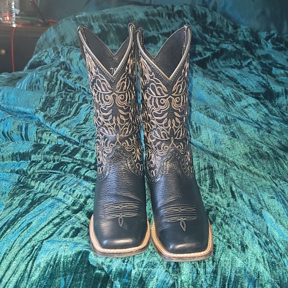 Size 7 Women's Ariat Boots